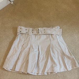 cute pleated skirt!